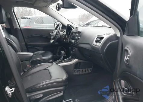 2018 Jeep Compass Latitude 4X4 из США, поврежденный, VIN 3C4NJDBB8JT360467